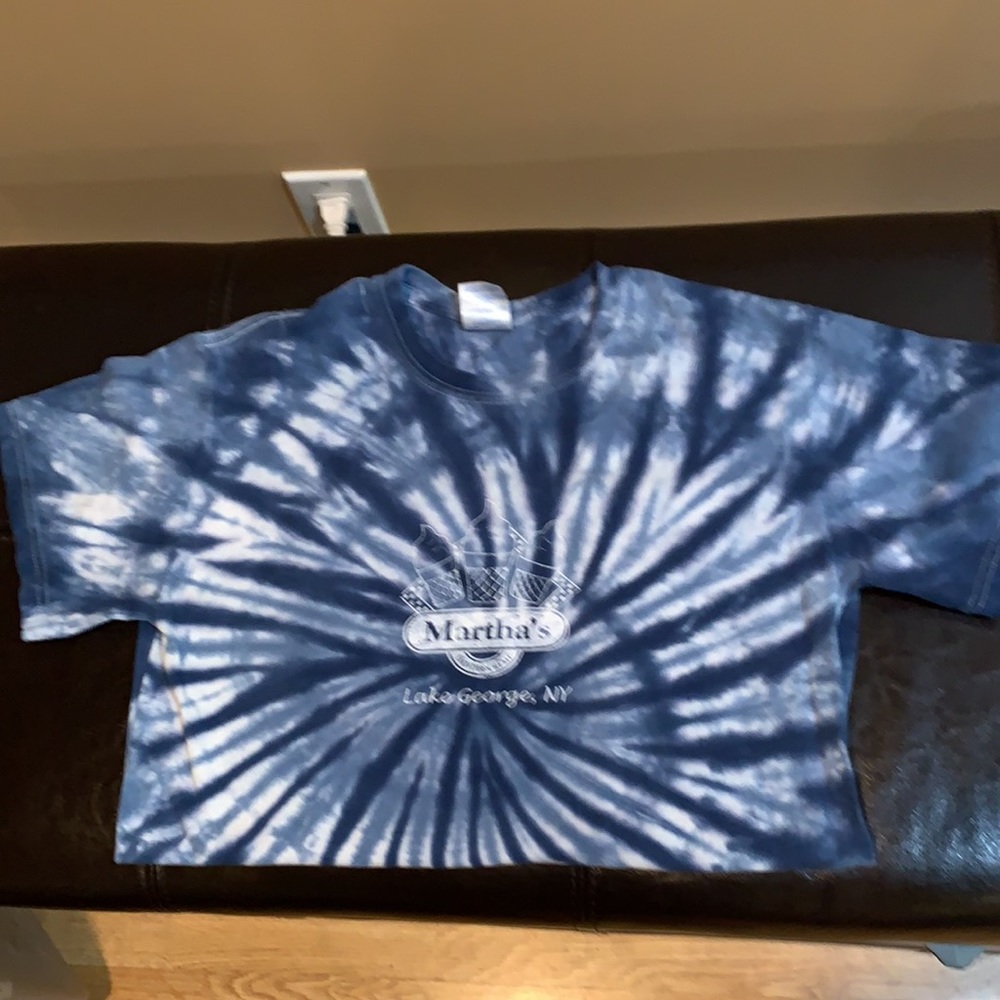 Vintage Graphic blue/ white tie dye tee, size small.